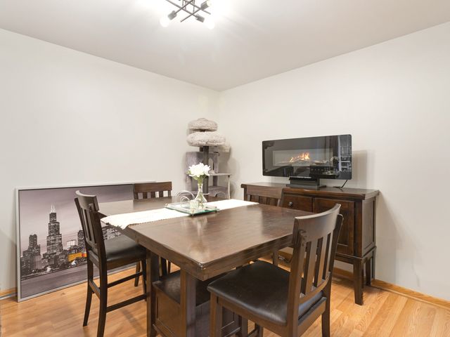 9332 Landings Lane 203D, Des Plaines, IL 60016