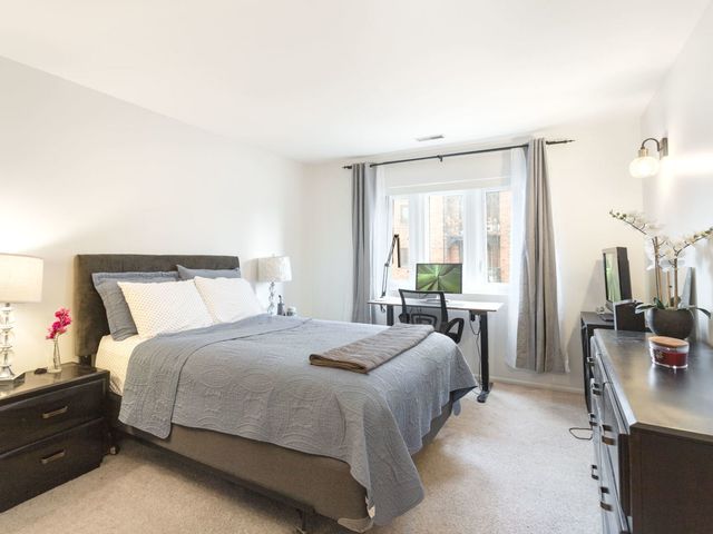 9332 Landings Lane 203D, Des Plaines, IL 60016