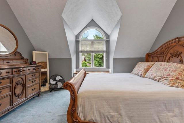 17 Sycamore Drive, Rutland, MA 01543