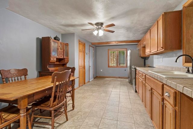 17 Sycamore Drive, Rutland, MA 01543