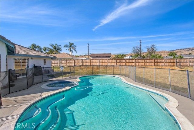 12329 Paradise Lane, Yucaipa, CA 92399