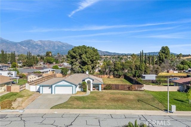 12329 Paradise Lane, Yucaipa, CA 92399