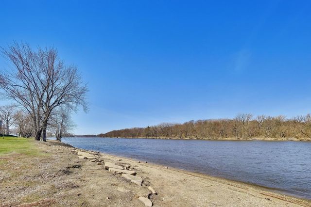 1715 W River Street 1715, Dixon, IL 61021