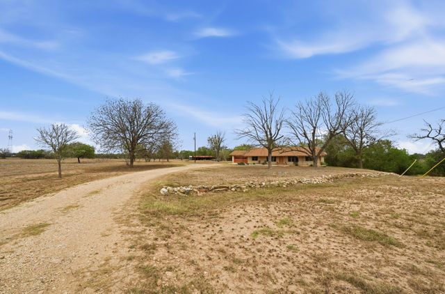 3500 Scull RD, Martindale, TX 78655