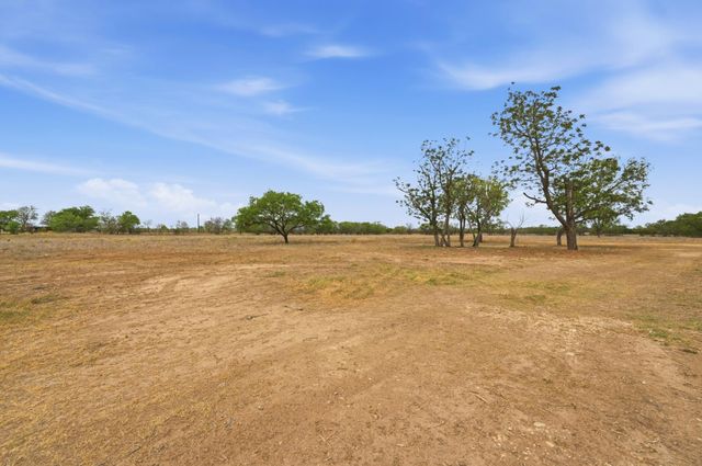 3500 Scull RD, Martindale, TX 78655