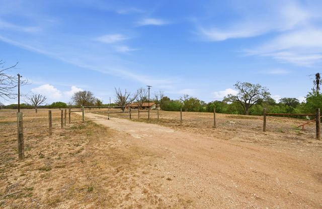 3500 Scull RD, Martindale, TX 78655