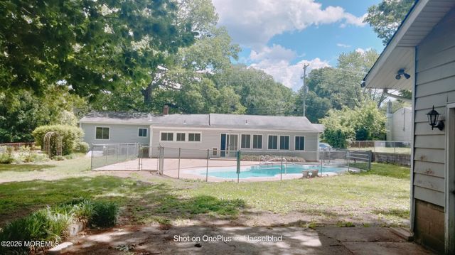 18 N Hope Chapel Road N, Jackson, NJ 08527