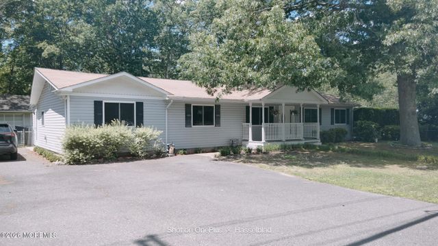 18 N Hope Chapel Road N, Jackson, NJ 08527