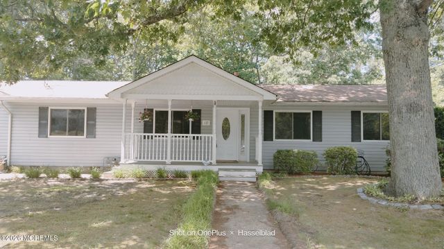 18 N Hope Chapel Road N, Jackson, NJ 08527