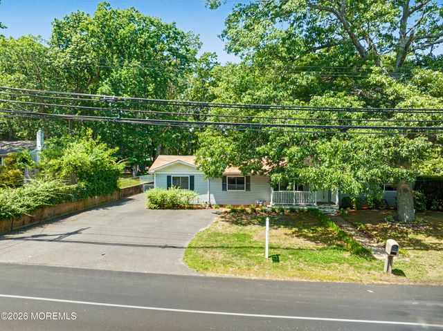 18 N Hope Chapel Road N, Jackson, NJ 08527
