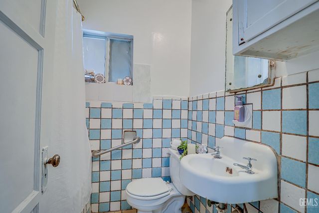 2315 Arlington Street, Bakersfield, CA 93305