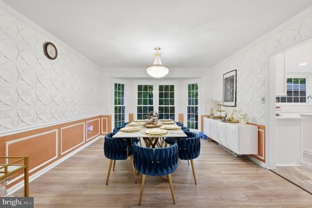 8619 OAK CHASE CIR, Fairfax Station, VA 22039