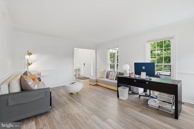 8619 OAK CHASE CIR, Fairfax Station, VA 22039