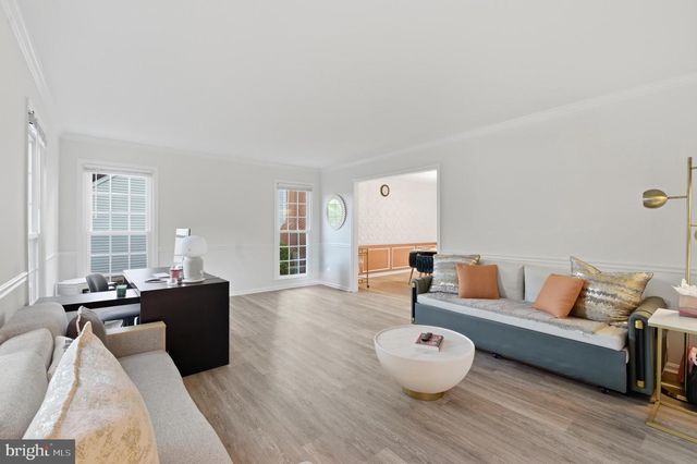 8619 OAK CHASE CIR, Fairfax Station, VA 22039