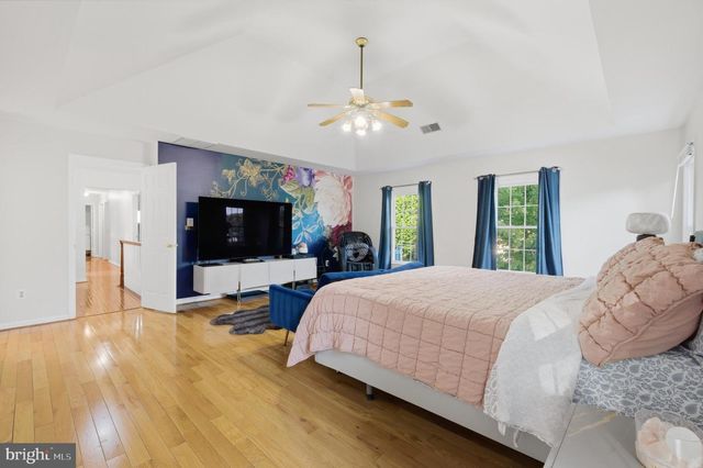 8619 OAK CHASE CIR, Fairfax Station, VA 22039