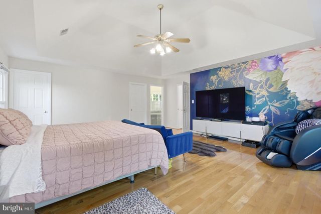 8619 OAK CHASE CIR, Fairfax Station, VA 22039