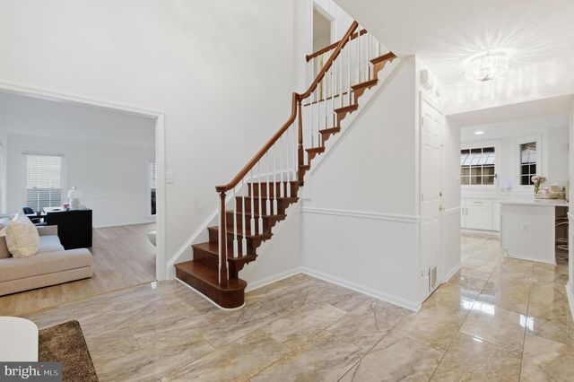 8619 OAK CHASE CIR, Fairfax Station, VA 22039