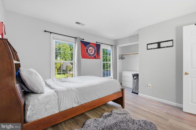 8619 OAK CHASE CIR, Fairfax Station, VA 22039