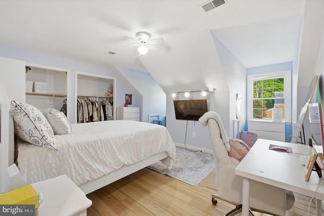 8619 OAK CHASE CIR, Fairfax Station, VA 22039