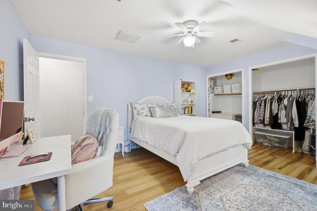 8619 OAK CHASE CIR, Fairfax Station, VA 22039