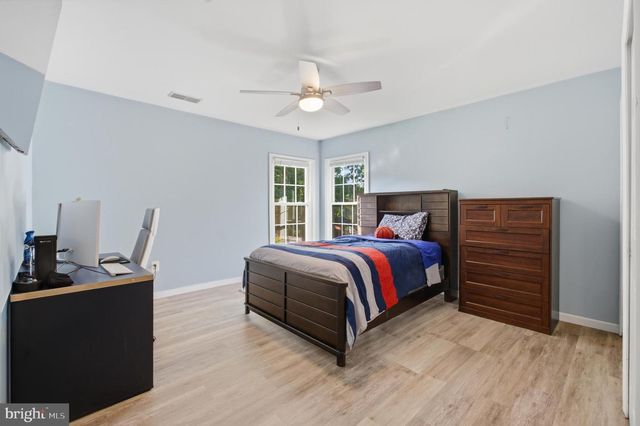 8619 OAK CHASE CIR, Fairfax Station, VA 22039