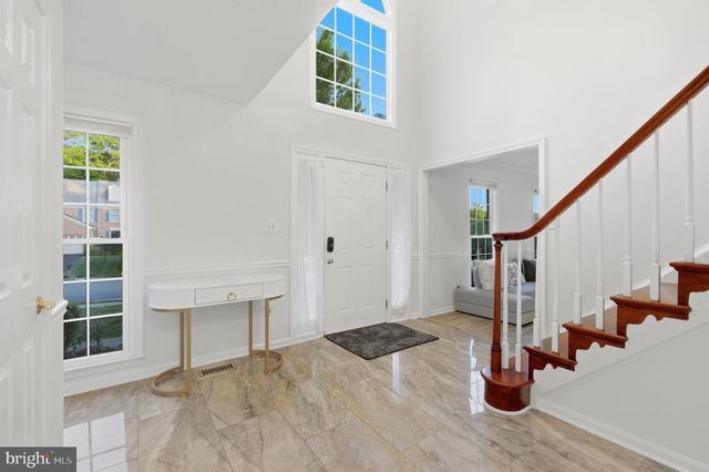 8619 OAK CHASE CIR, Fairfax Station, VA 22039