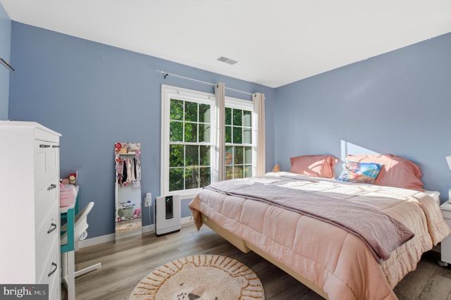 8619 OAK CHASE CIR, Fairfax Station, VA 22039