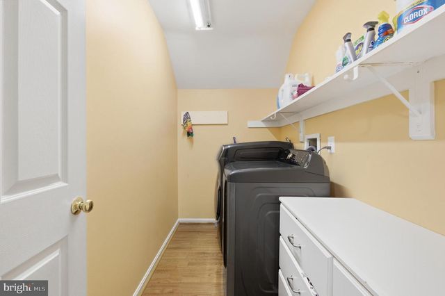 8619 OAK CHASE CIR, Fairfax Station, VA 22039