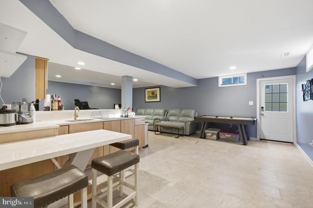 8619 OAK CHASE CIR, Fairfax Station, VA 22039