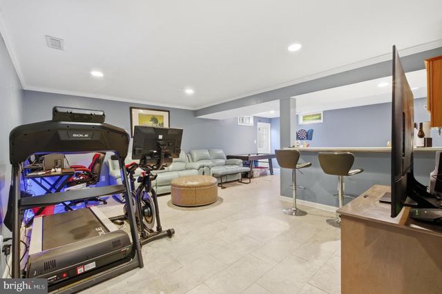 8619 OAK CHASE CIR, Fairfax Station, VA 22039