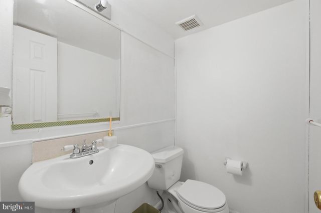 8619 OAK CHASE CIR, Fairfax Station, VA 22039