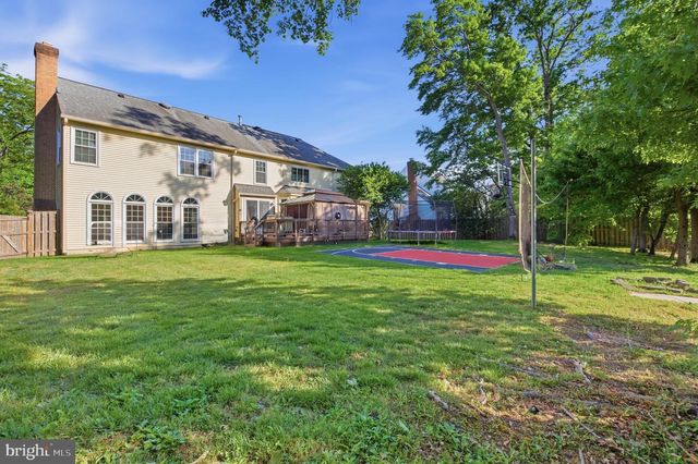 8619 OAK CHASE CIR, Fairfax Station, VA 22039