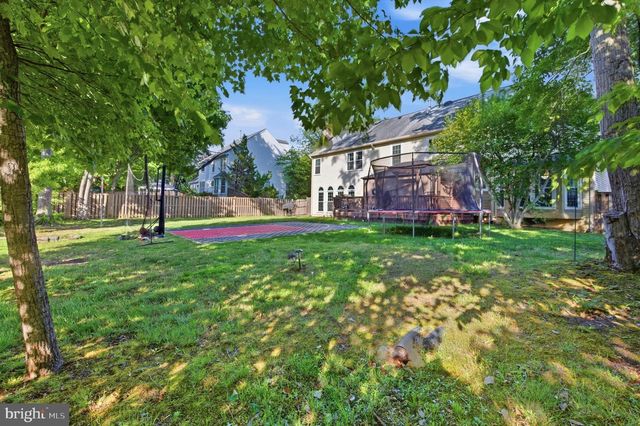 8619 OAK CHASE CIR, Fairfax Station, VA 22039