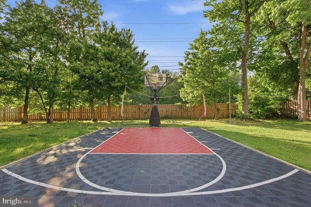 8619 OAK CHASE CIR, Fairfax Station, VA 22039