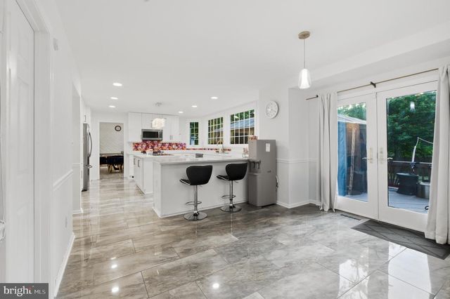 8619 OAK CHASE CIR, Fairfax Station, VA 22039
