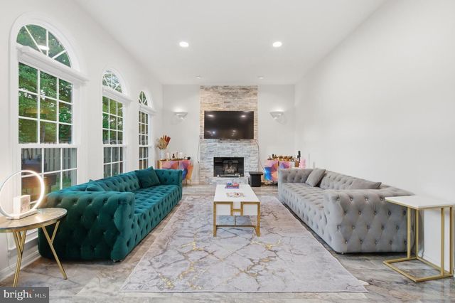 8619 OAK CHASE CIR, Fairfax Station, VA 22039