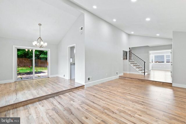 316 SUGARLAND RUN DR, Sterling, VA 20164