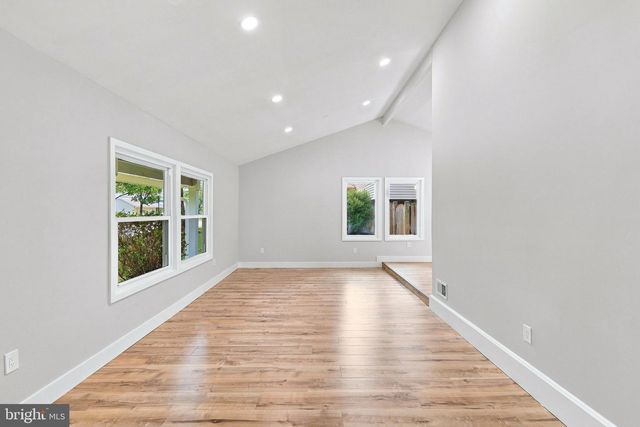 316 SUGARLAND RUN DR, Sterling, VA 20164