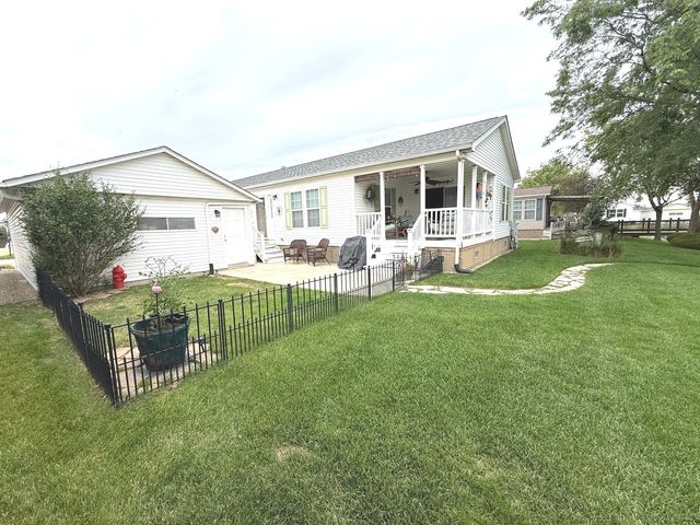 23021 S PINEHURST Drive, Frankfort, IL 60423