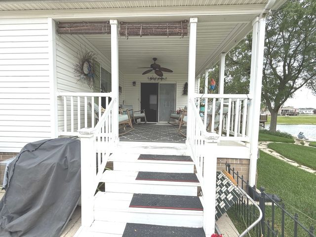 23021 S PINEHURST Drive, Frankfort, IL 60423