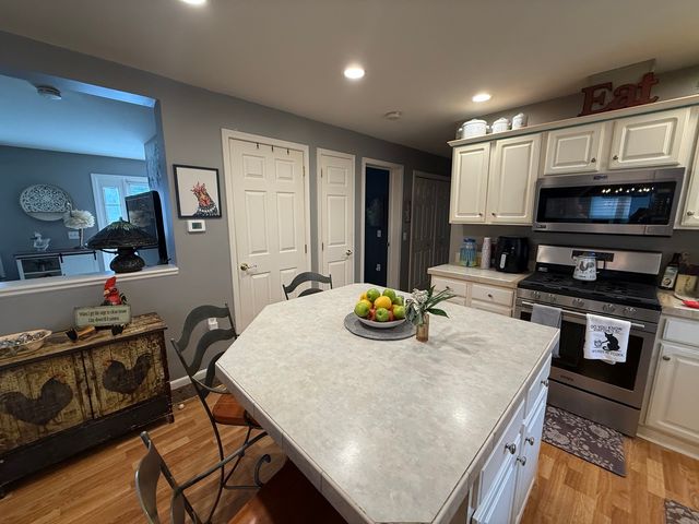 23021 S PINEHURST Drive, Frankfort, IL 60423