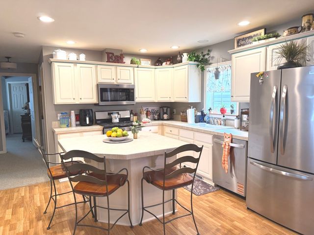 23021 S PINEHURST Drive, Frankfort, IL 60423