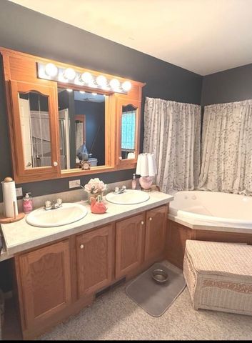 23021 S PINEHURST Drive, Frankfort, IL 60423