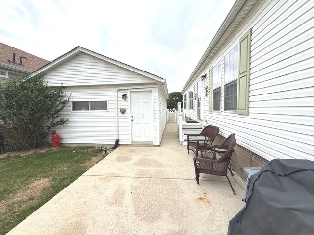 23021 S PINEHURST Drive, Frankfort, IL 60423