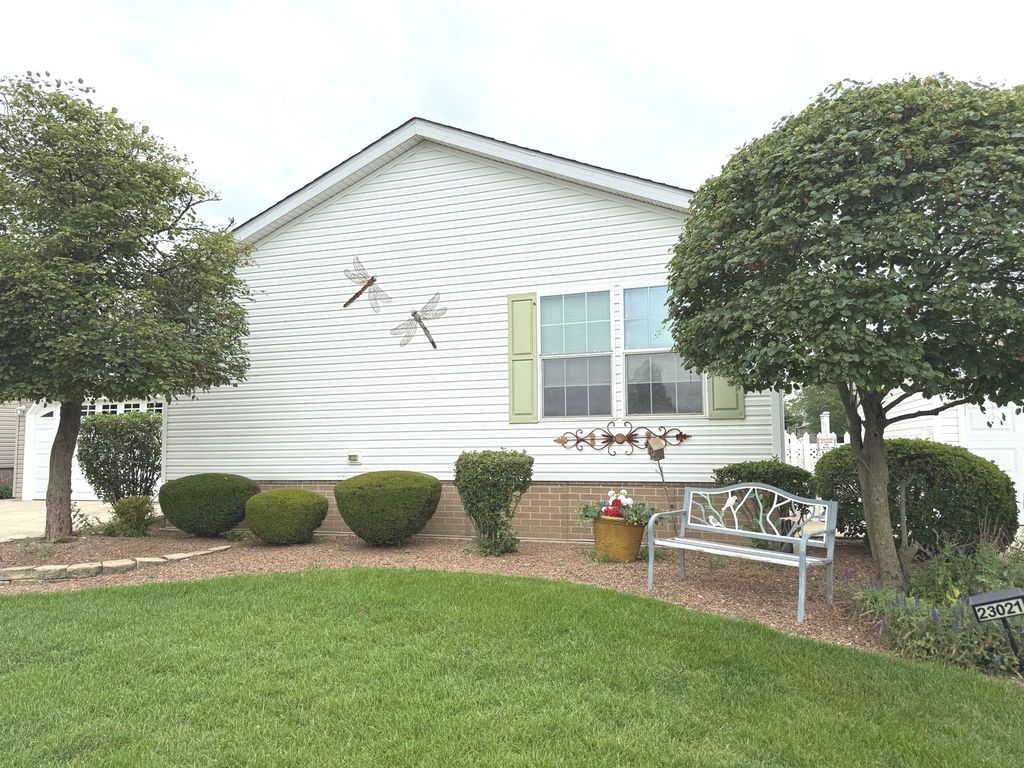 23021 S PINEHURST Drive, Frankfort, IL 60423