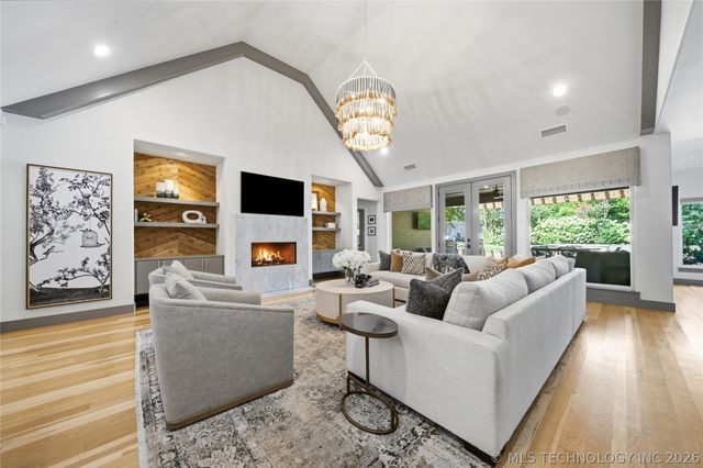 2526 S College Avenue, Tulsa, OK 74114