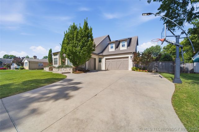 2526 S College Avenue, Tulsa, OK 74114