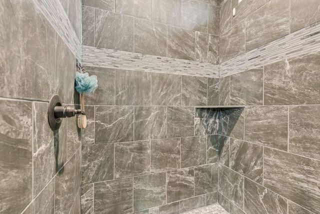 6031 Waggoner Way, Midlothian, TX 76065