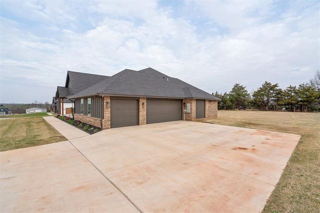 4532 Raymond Lane, Guthrie, OK 73044