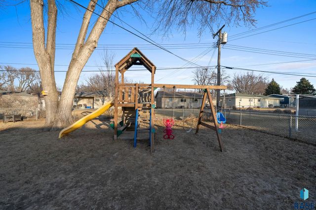 608 S Annway Dr Drive, Sioux Falls, SD 57103